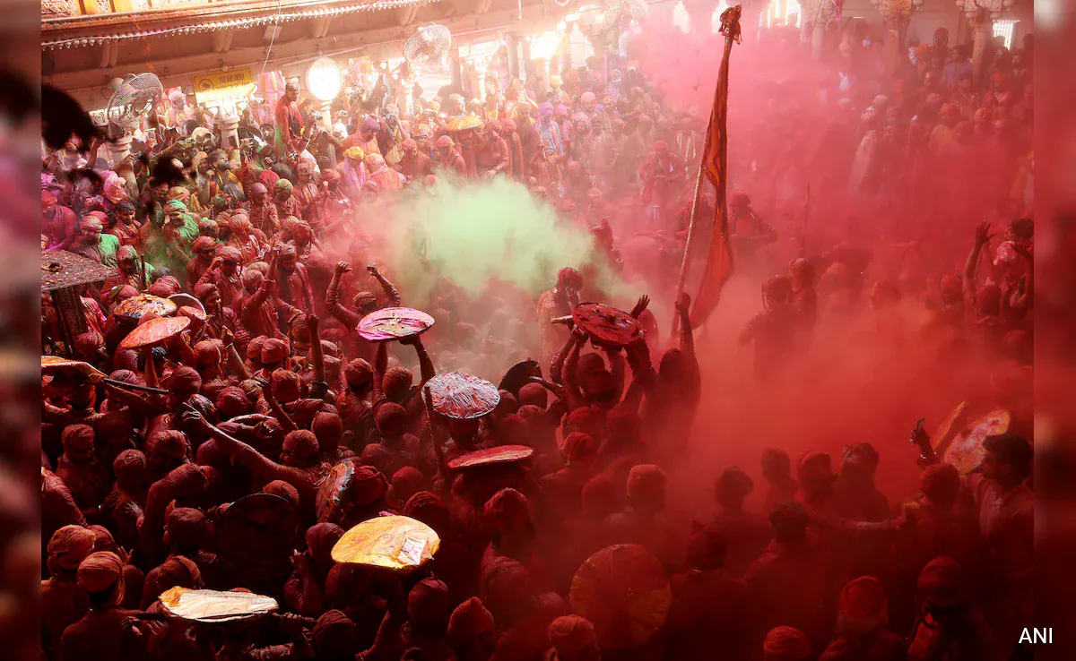 Holi festival tour Mathura